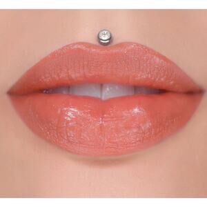 Jeffree Star Shiny Trap - Camel Humps